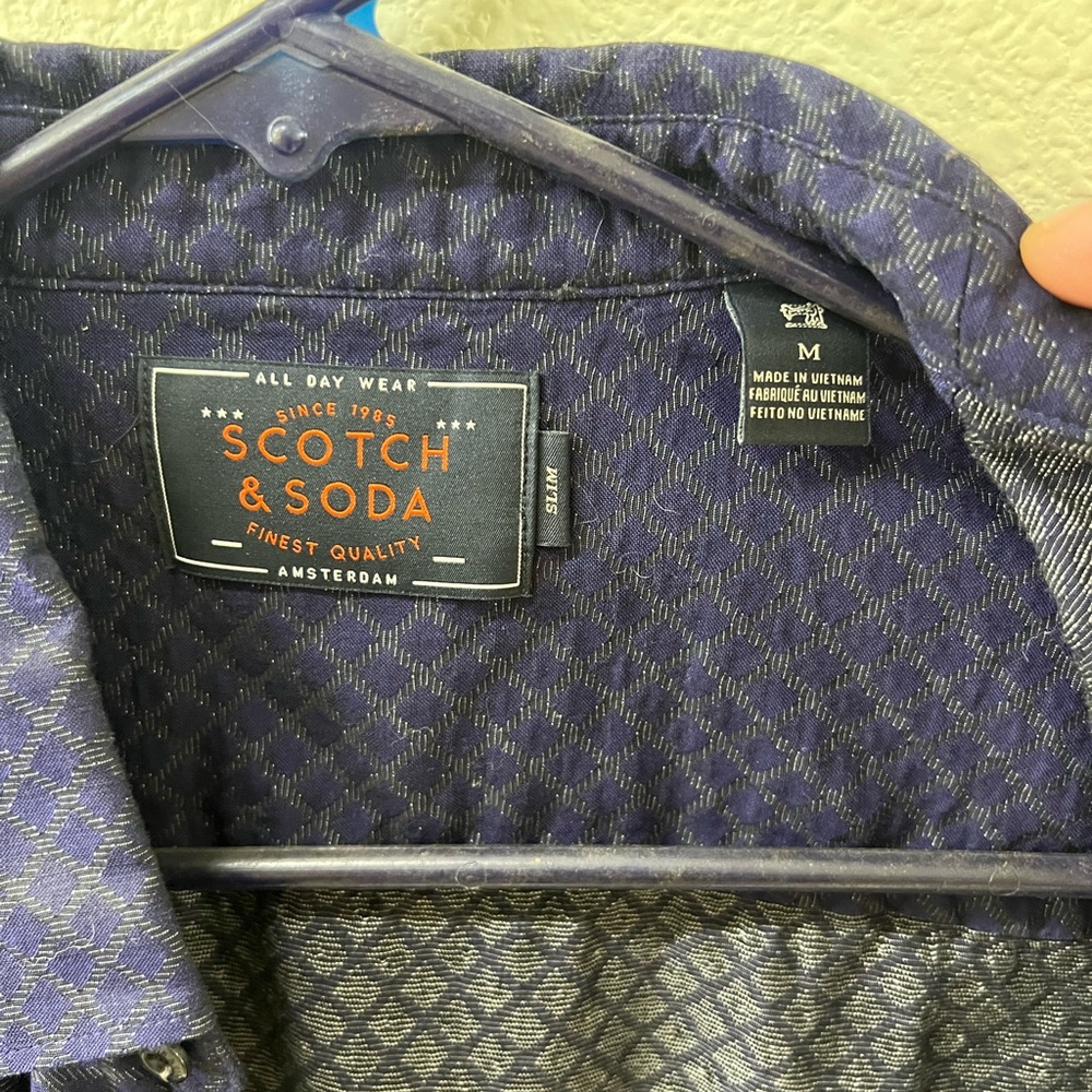 An older Scotch & Soda dress shirt lately used no stains or rips. Size medium - Picture 2 of 4